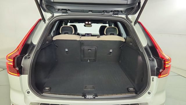 New 2026 Volvo XC60 B5 Plus w/ Protection Package Premier AWD/4WD image 38