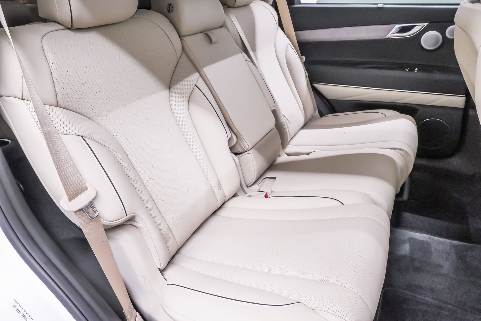 Certified 2026 Genesis GV80 2.5T Advanced image 13