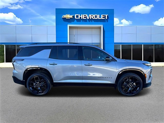 Used 2025 Chevrolet Traverse RS image 2
