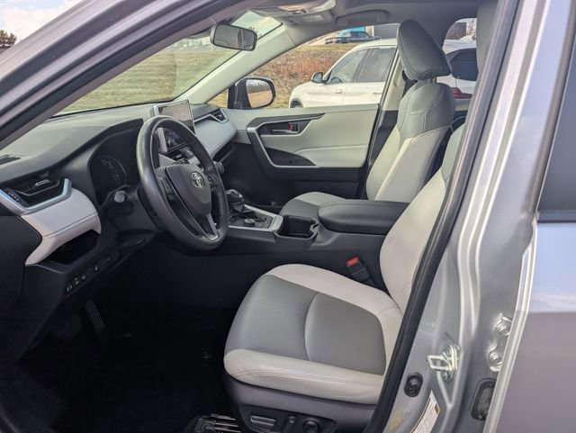 Used 2023 Toyota RAV4 XLE Premium image 13
