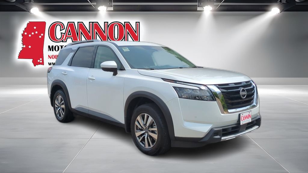 Used 2025 Nissan Pathfinder SL FWD image 3