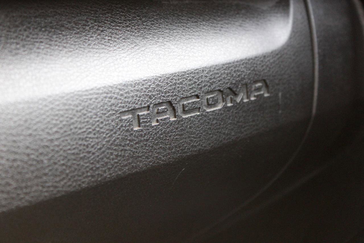 Used 2016 Toyota Tacoma SR image 30
