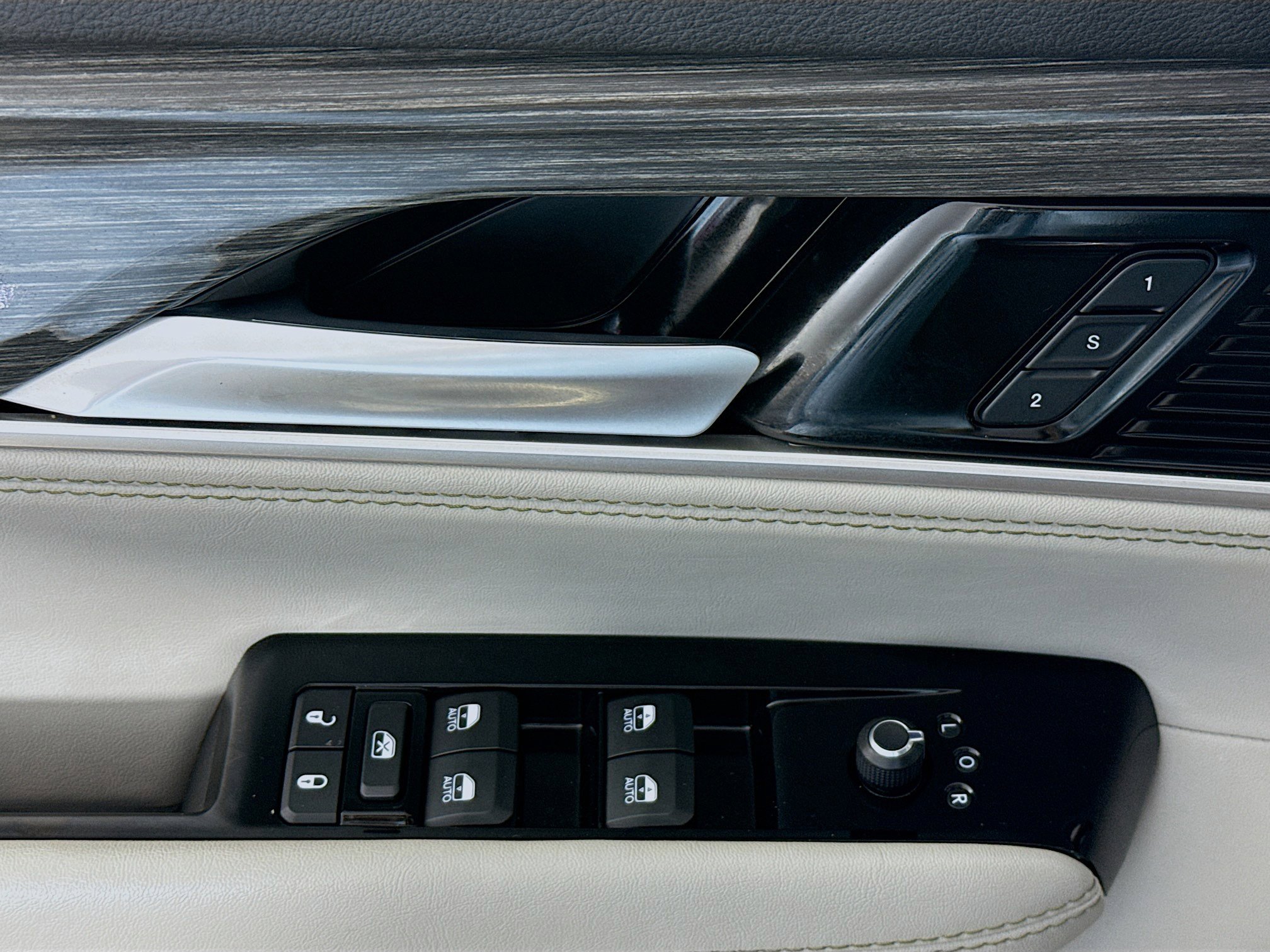 Used 2024 Jeep Wagoneer L Series II w/ Flexible Seating Group image 21