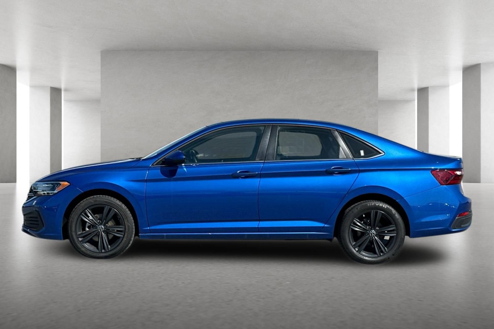 Used 2024 Volkswagen Jetta SE w/ Panoramic Sunroof Package image 7