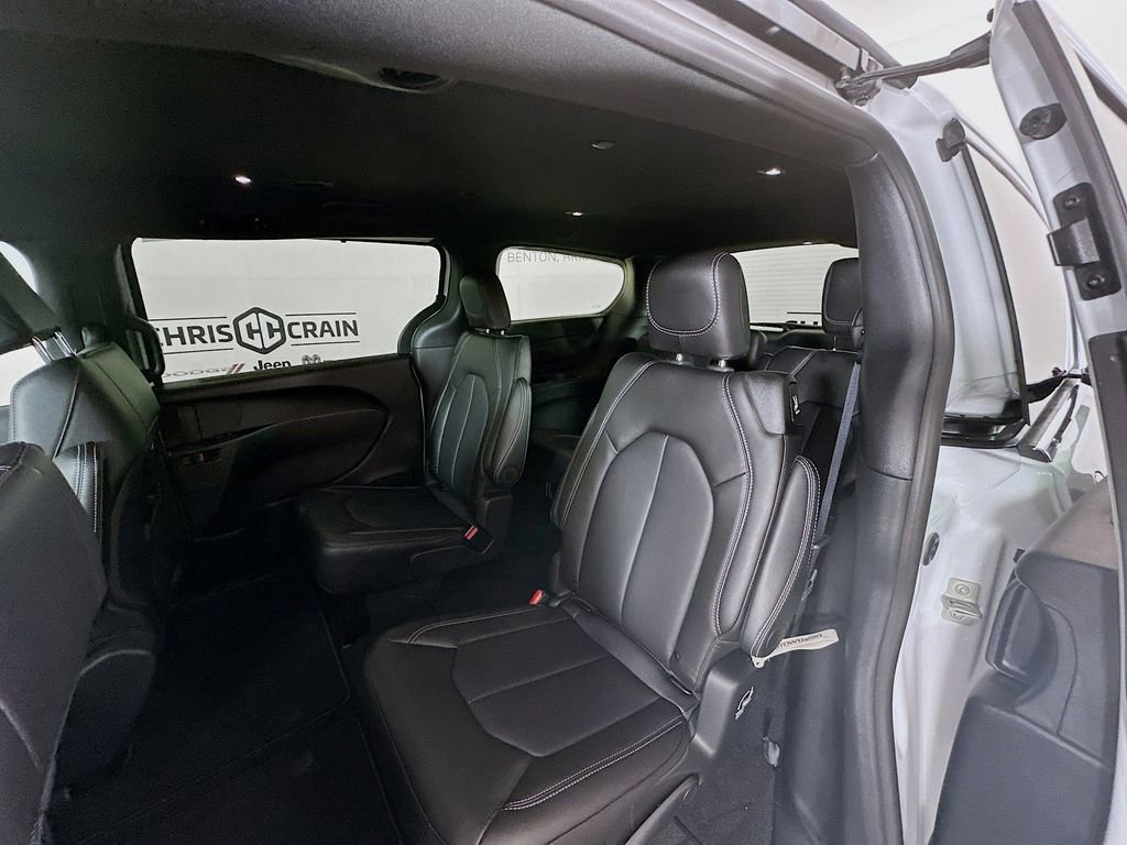 Used 2026 Chrysler Pacifica Select image 22