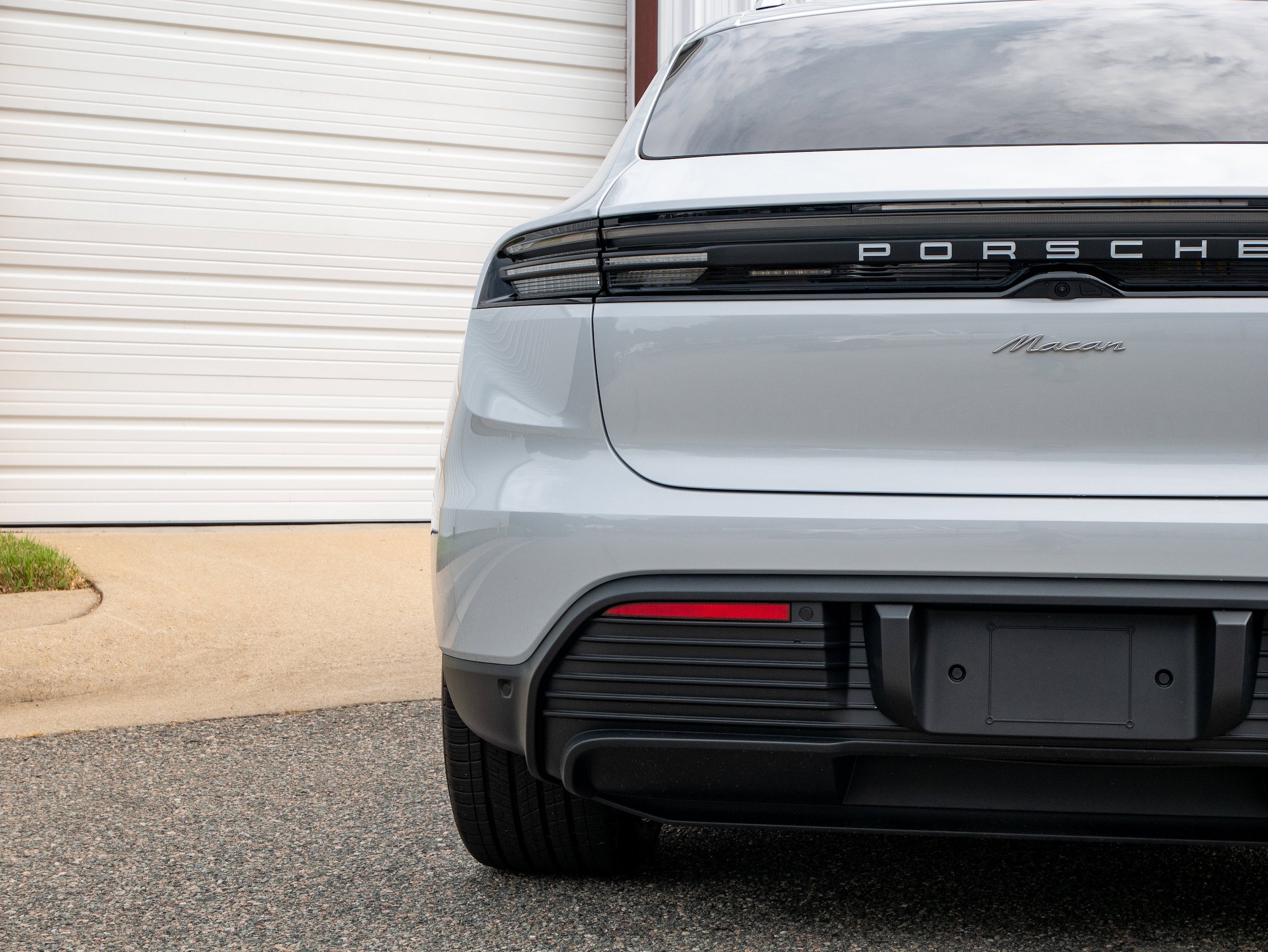 New 2025 Porsche Macan Electric RWD image 17
