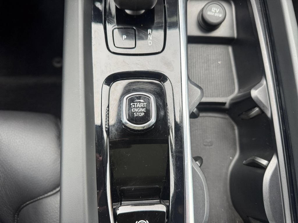 Certified 2023 Volvo XC60 B5 Plus w/ Protection Package Premier AWD/4WD image 18