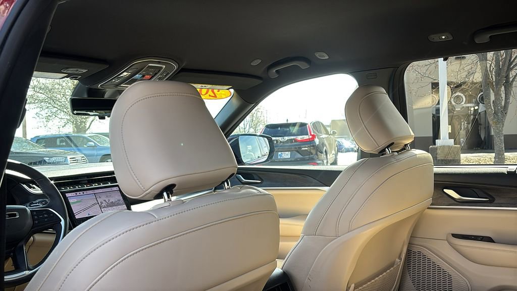 Used 2023 Jeep Grand Cherokee Limited w/ Luxury Tech Group II image 32