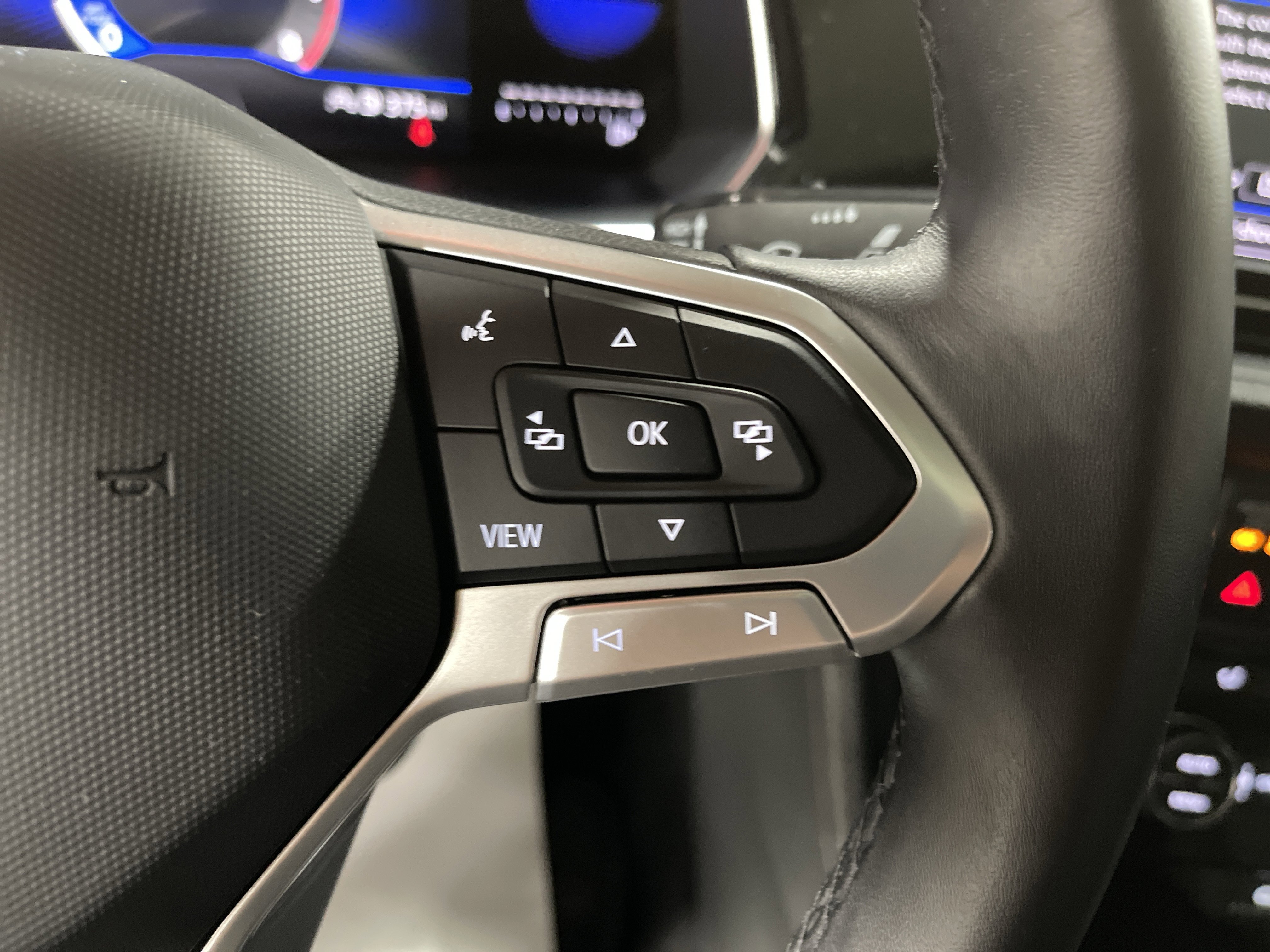 Used 2024 Volkswagen Jetta SE w/ Panoramic Sunroof Package image 18