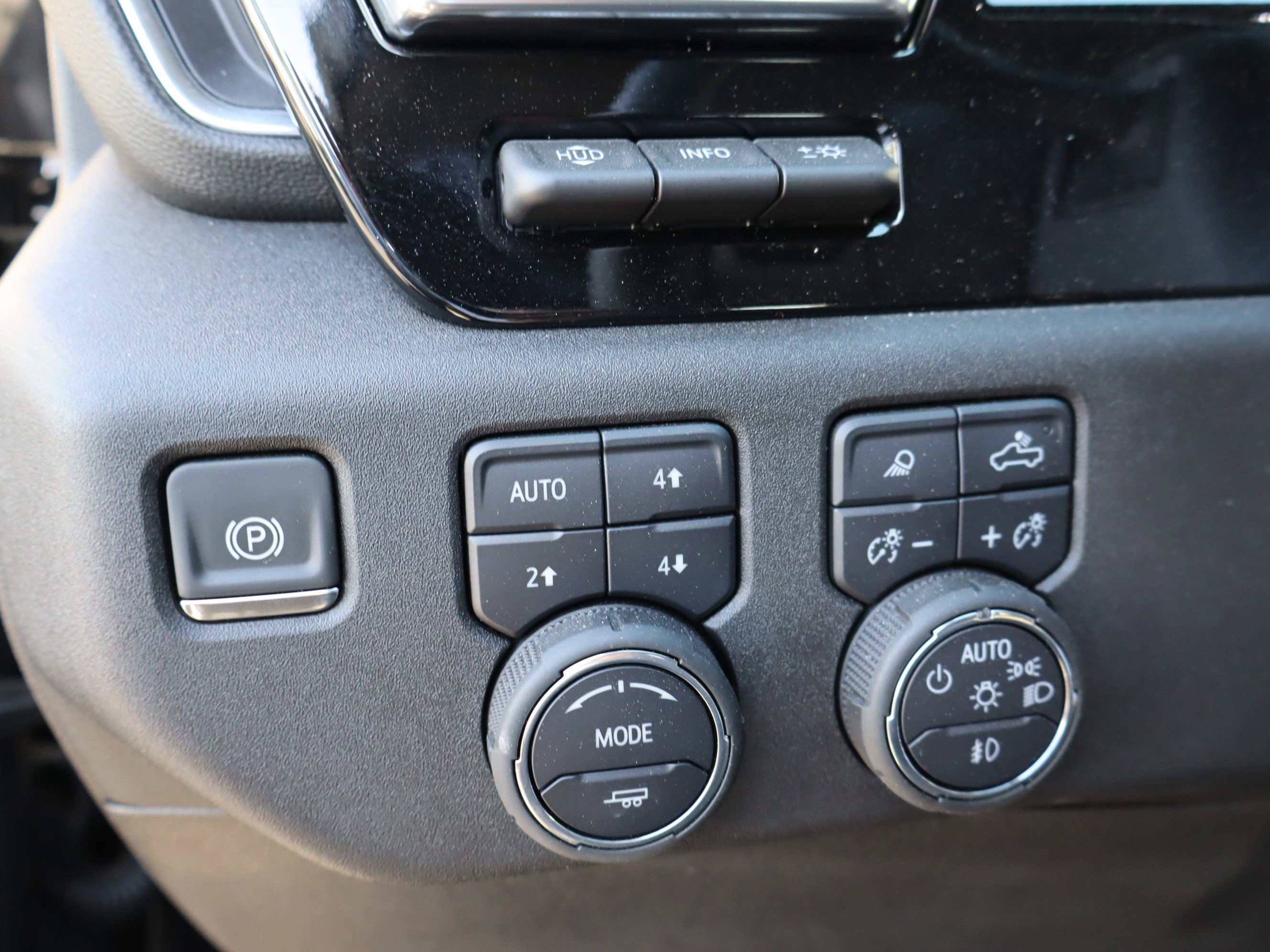 Used 2025 Chevrolet Silverado 2500 LTZ w/ LTZ Plus Package AWD/4WD image 22