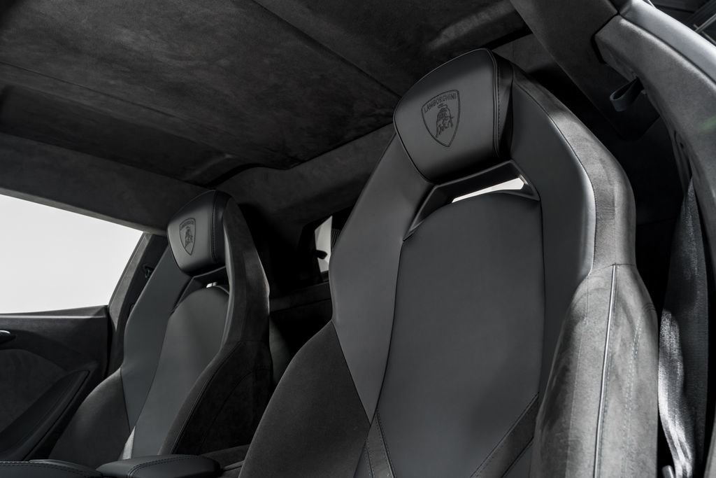 Used 2024 Lamborghini Revuelto image 18