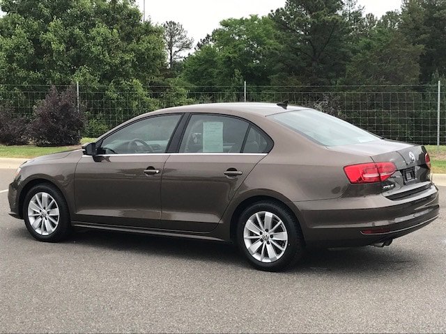 Used 2015 Volkswagen Jetta SE FWD image 4