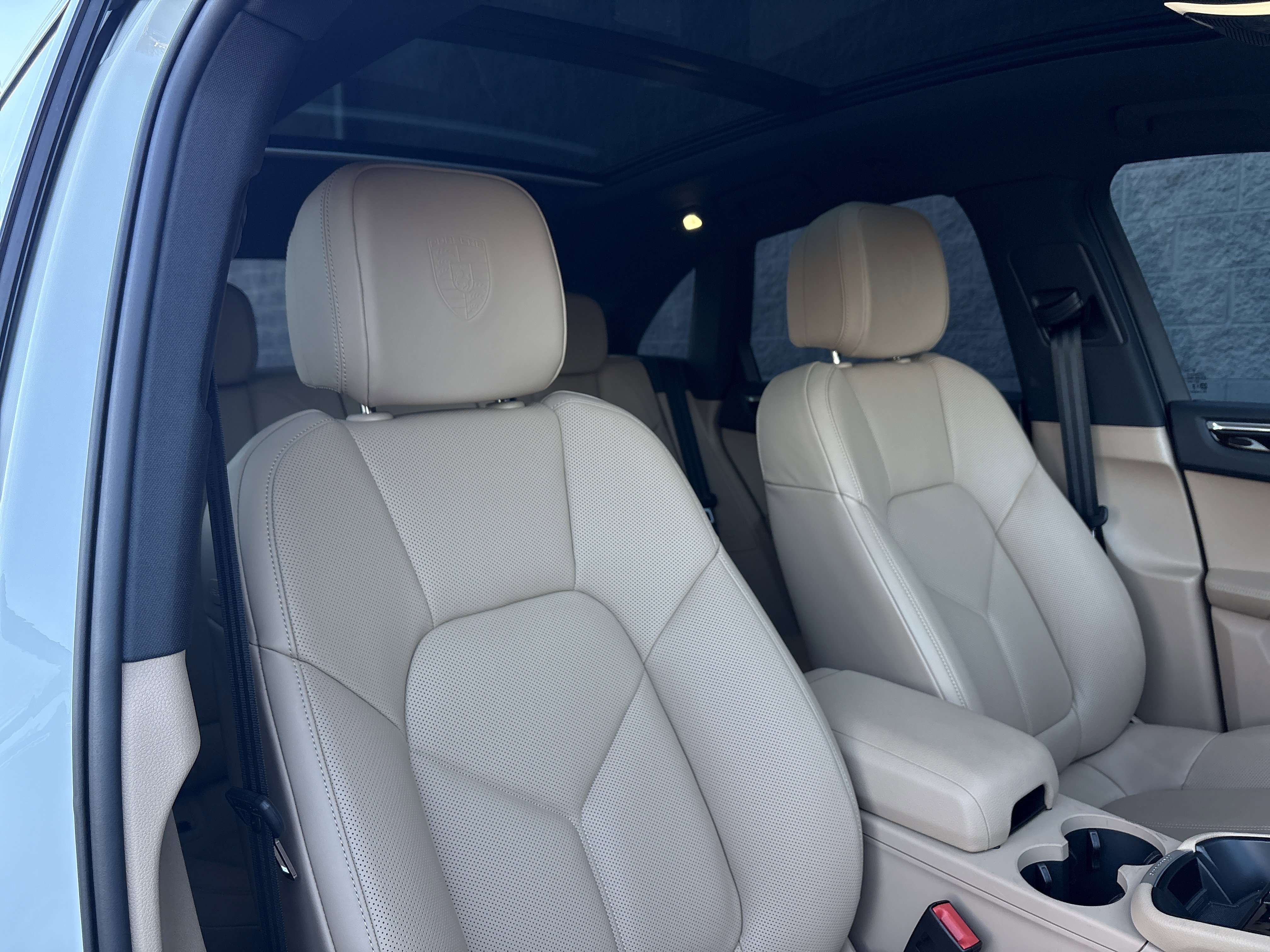 Certified 2025 Porsche Macan image 33