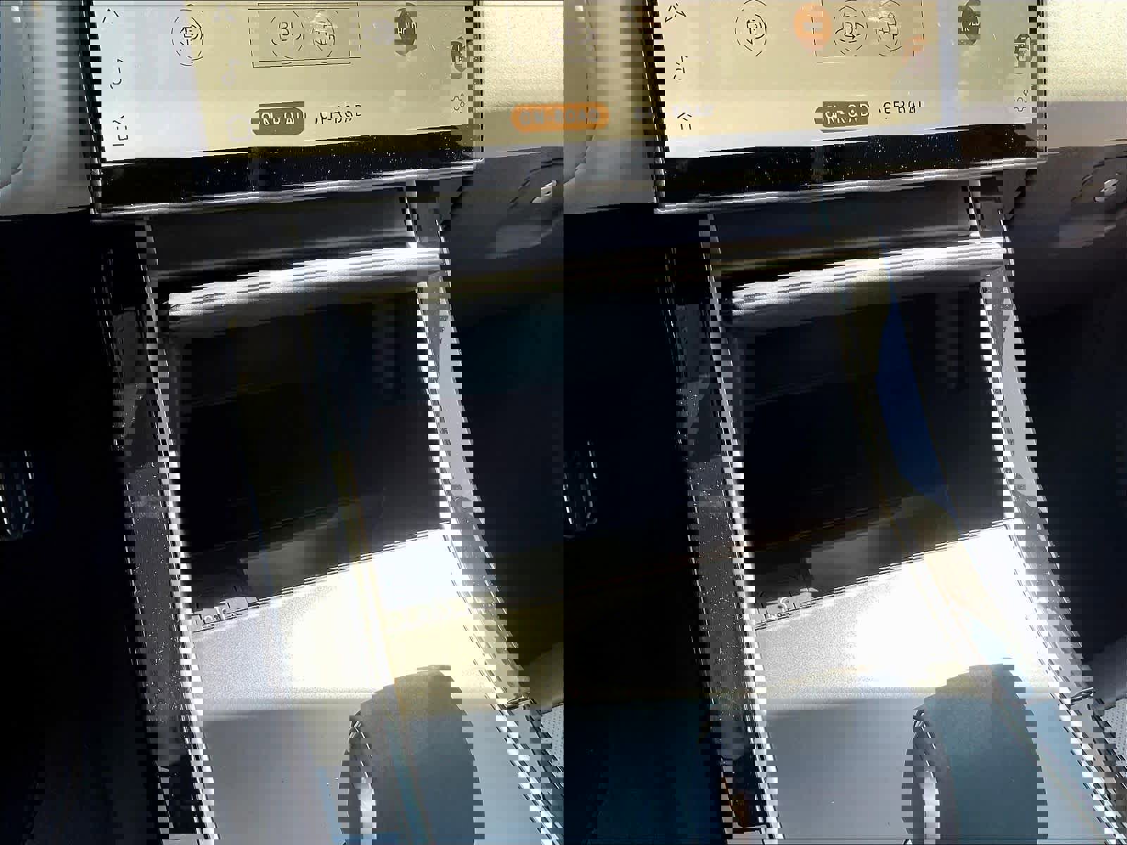 New 2025 Land Rover Range Rover Velar Dynamic SE image 20