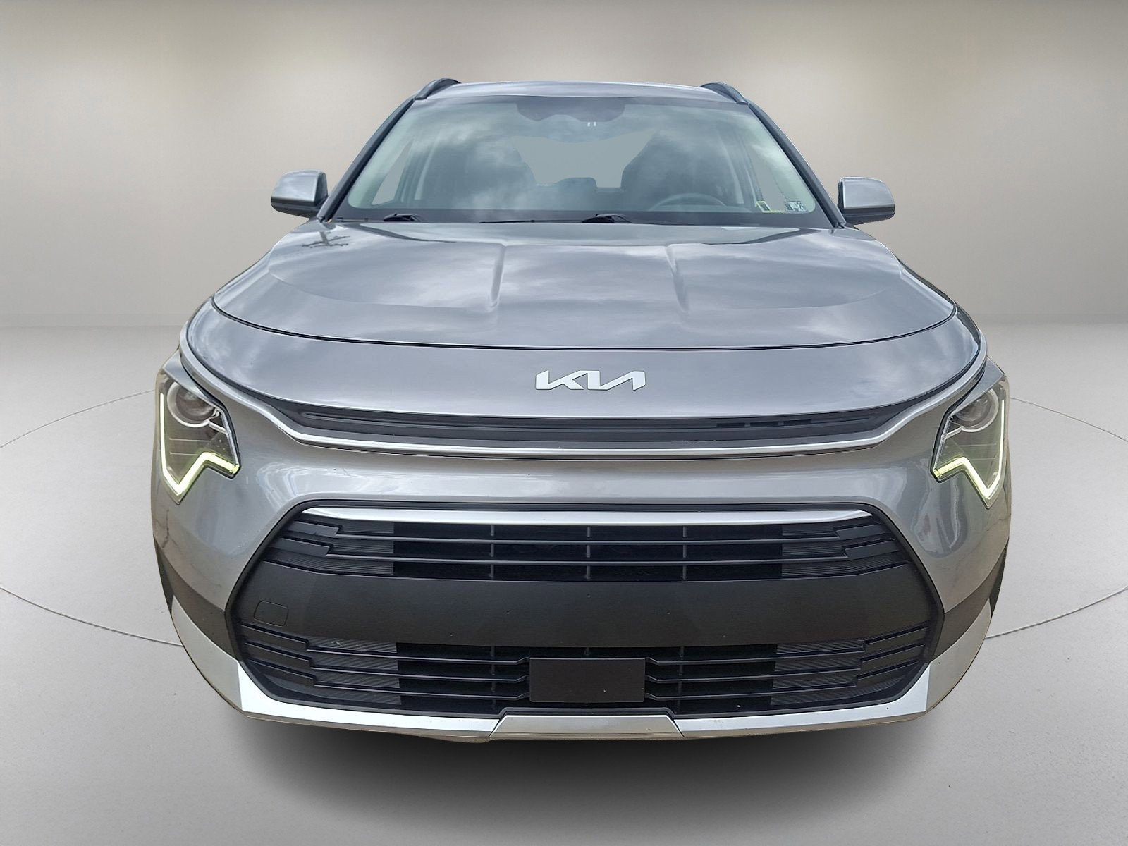 Used 2023 Kia Niro EX image 3