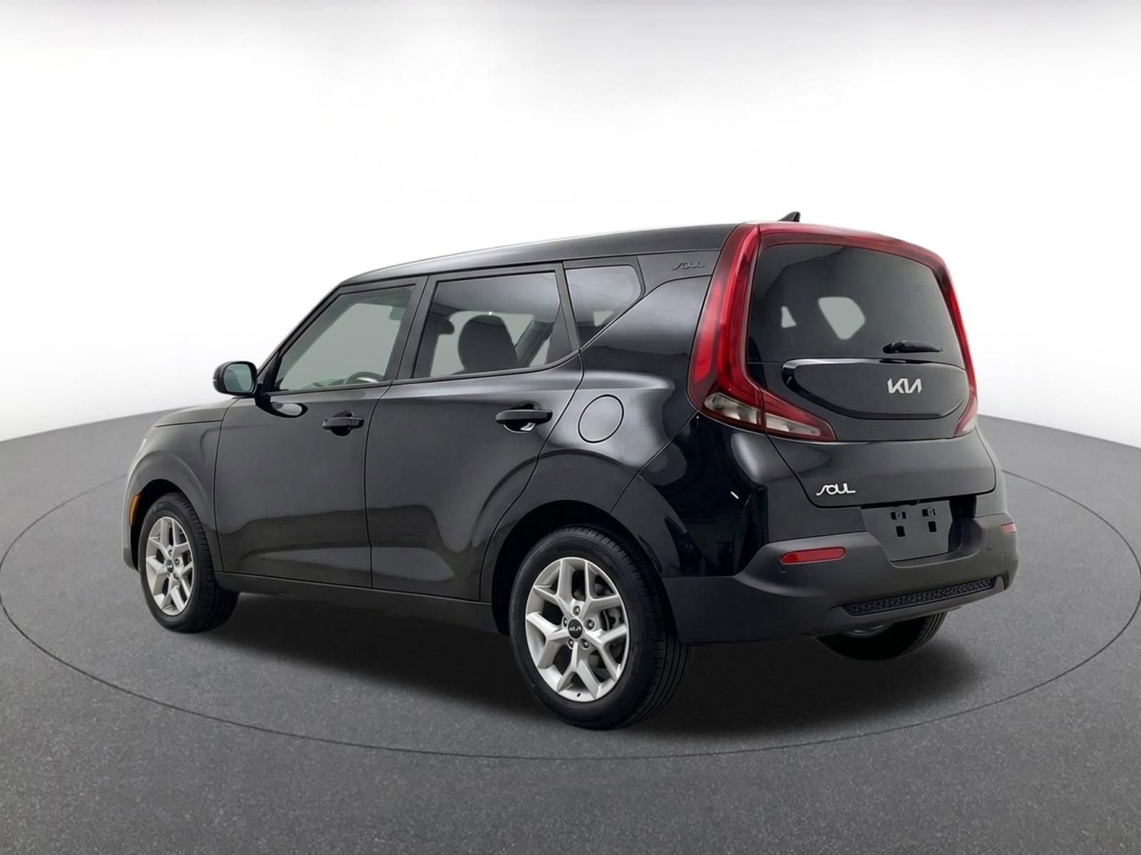 Used 2025 Kia Soul LX w/ LX Technology Package FWD image 7