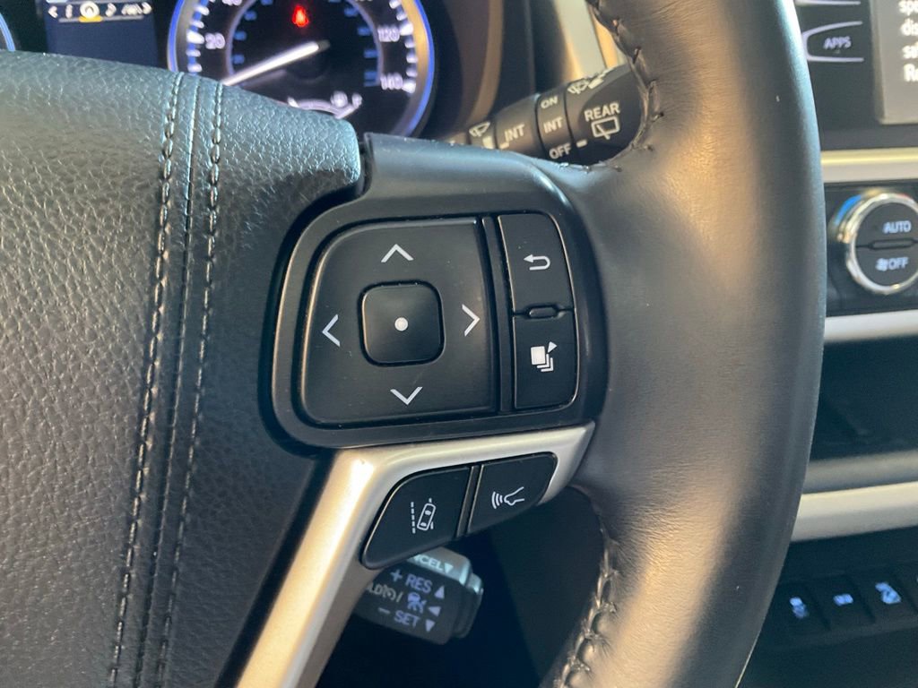 Used 2019 Toyota Highlander XLE image 14
