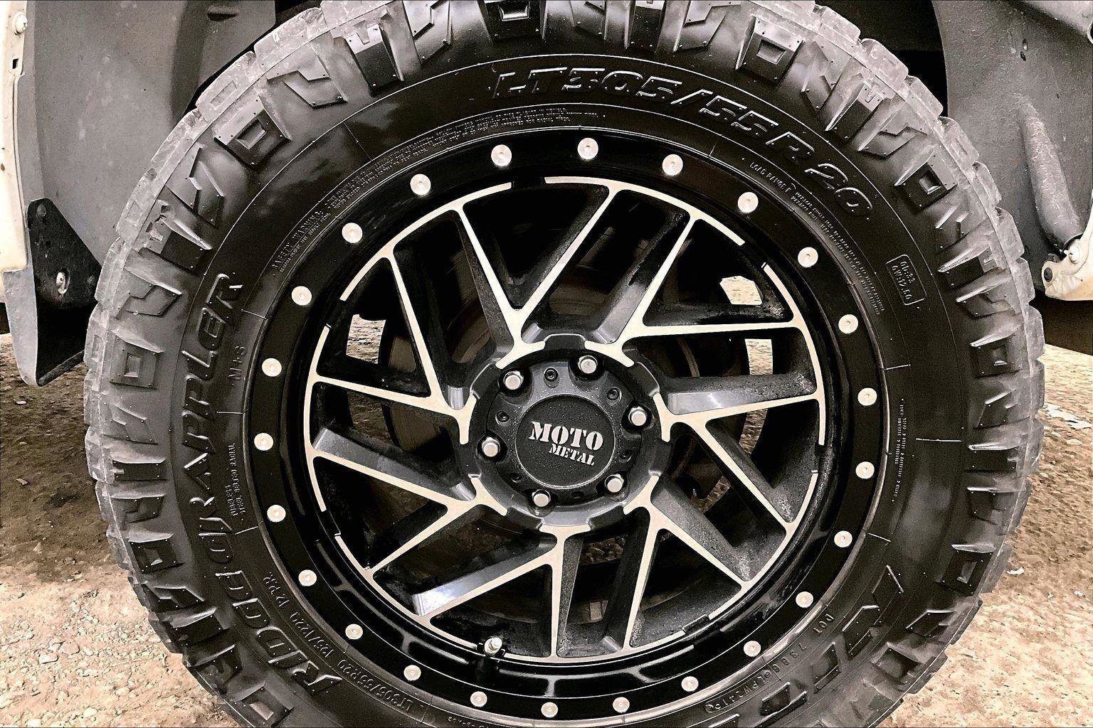 Used 2017 Nissan Titan S image 8