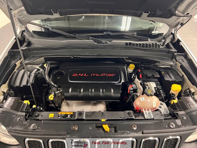 Used 2017 Jeep Renegade Latitude FWD image 26