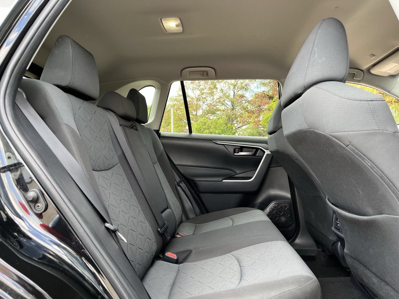 Used 2025 Toyota RAV4 XLE FWD image 27