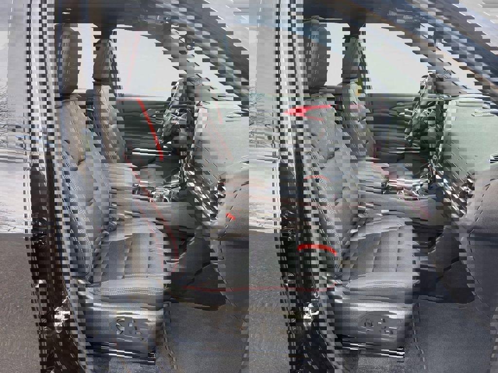 Used 2025 Chevrolet Traverse RS image 15