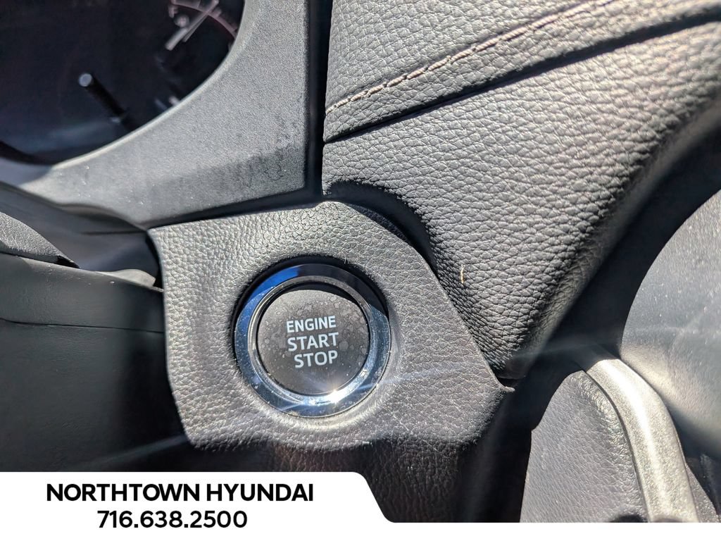 Used 2025 Toyota RAV4 XLE AWD/4WD image 21