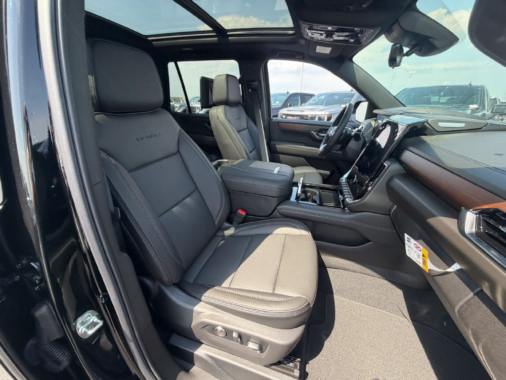 New 2026 GMC Yukon Denali w/ Denali Reserve Package AWD/4WD image 25