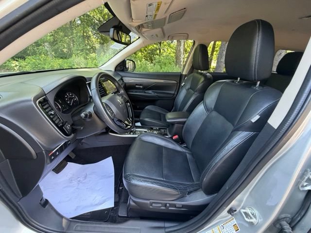 Used 2020 Mitsubishi Outlander AWD image 10
