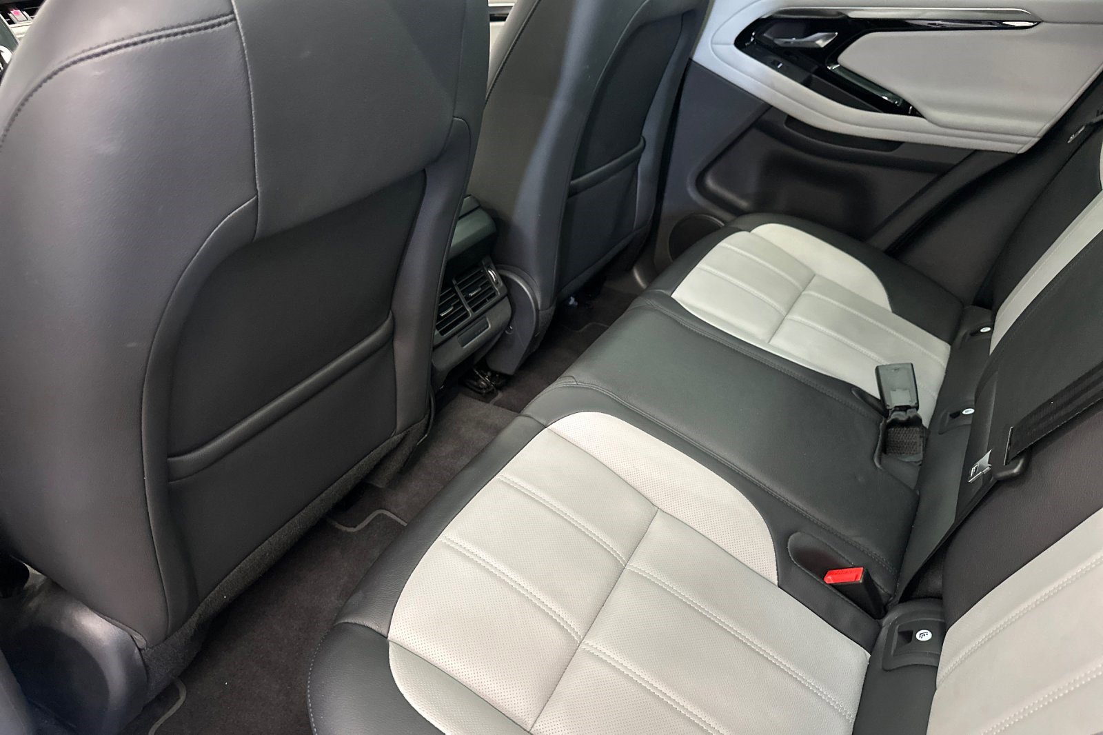 Used 2022 Land Rover Range Rover Evoque R-Dynamic S image 25