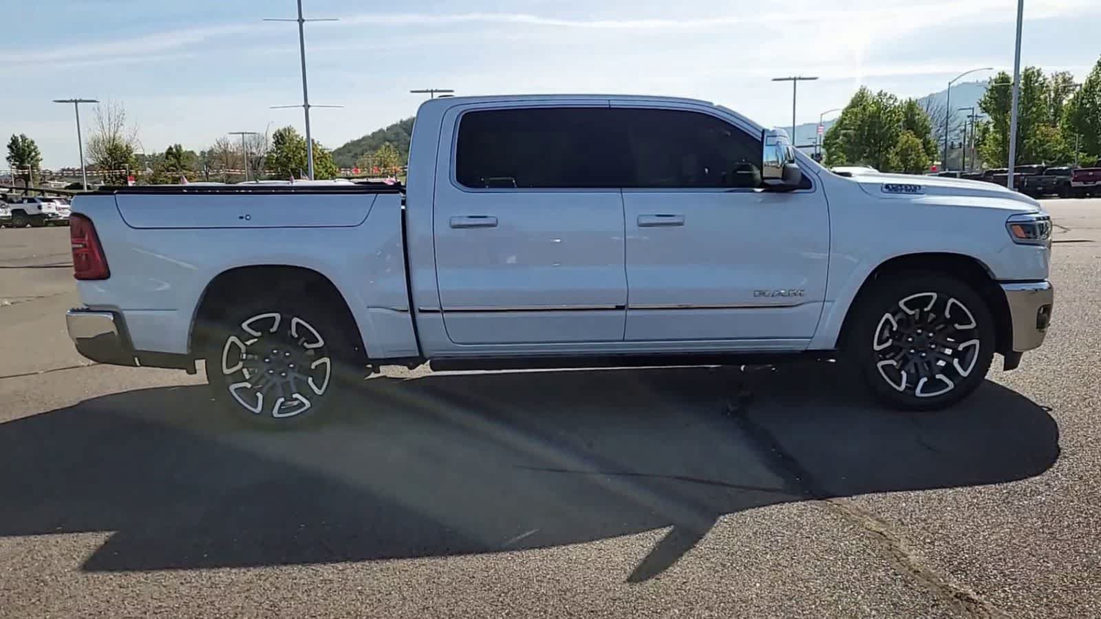 Used 2025 RAM 1500 Limited AWD/4WD image 9