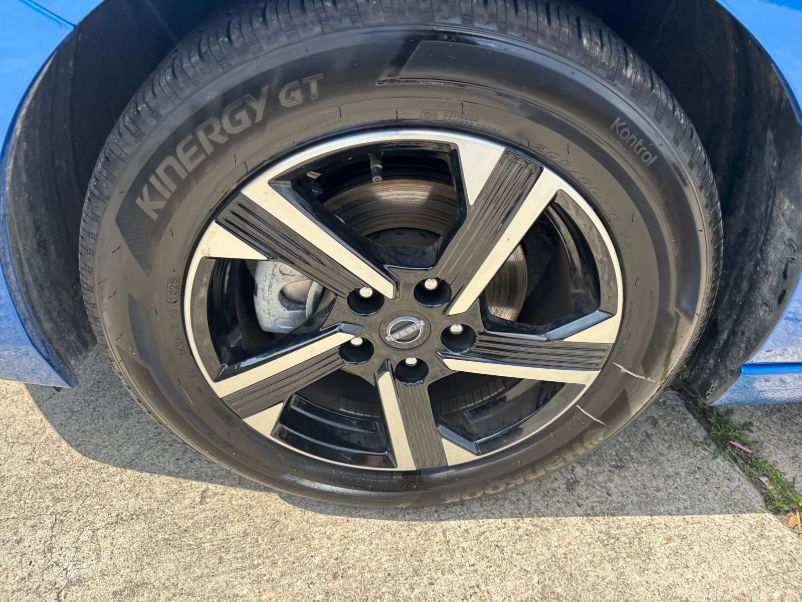 Used 2025 Nissan Sentra SV image 28