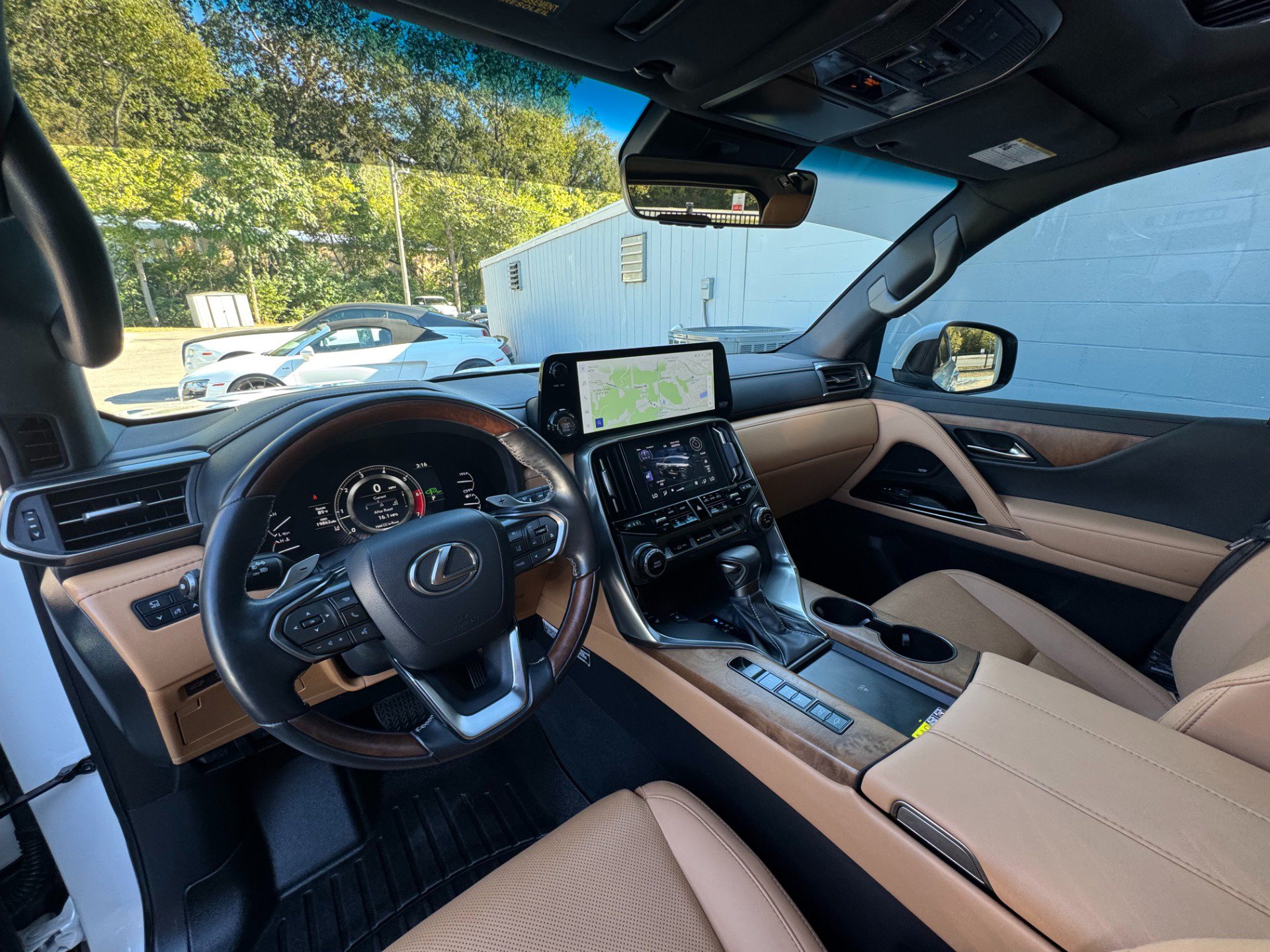 Used 2024 Lexus LX 600 4WD w/ Luxury Package image 10