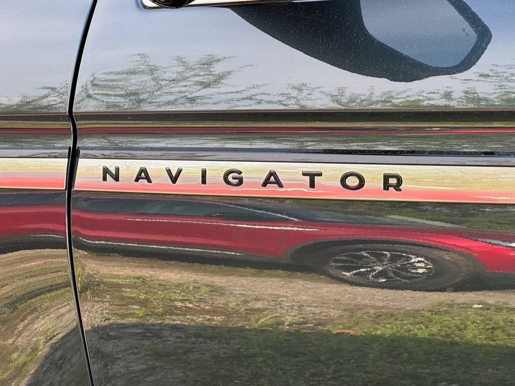 New 2025 Lincoln Navigator Reserve AWD/4WD image 30