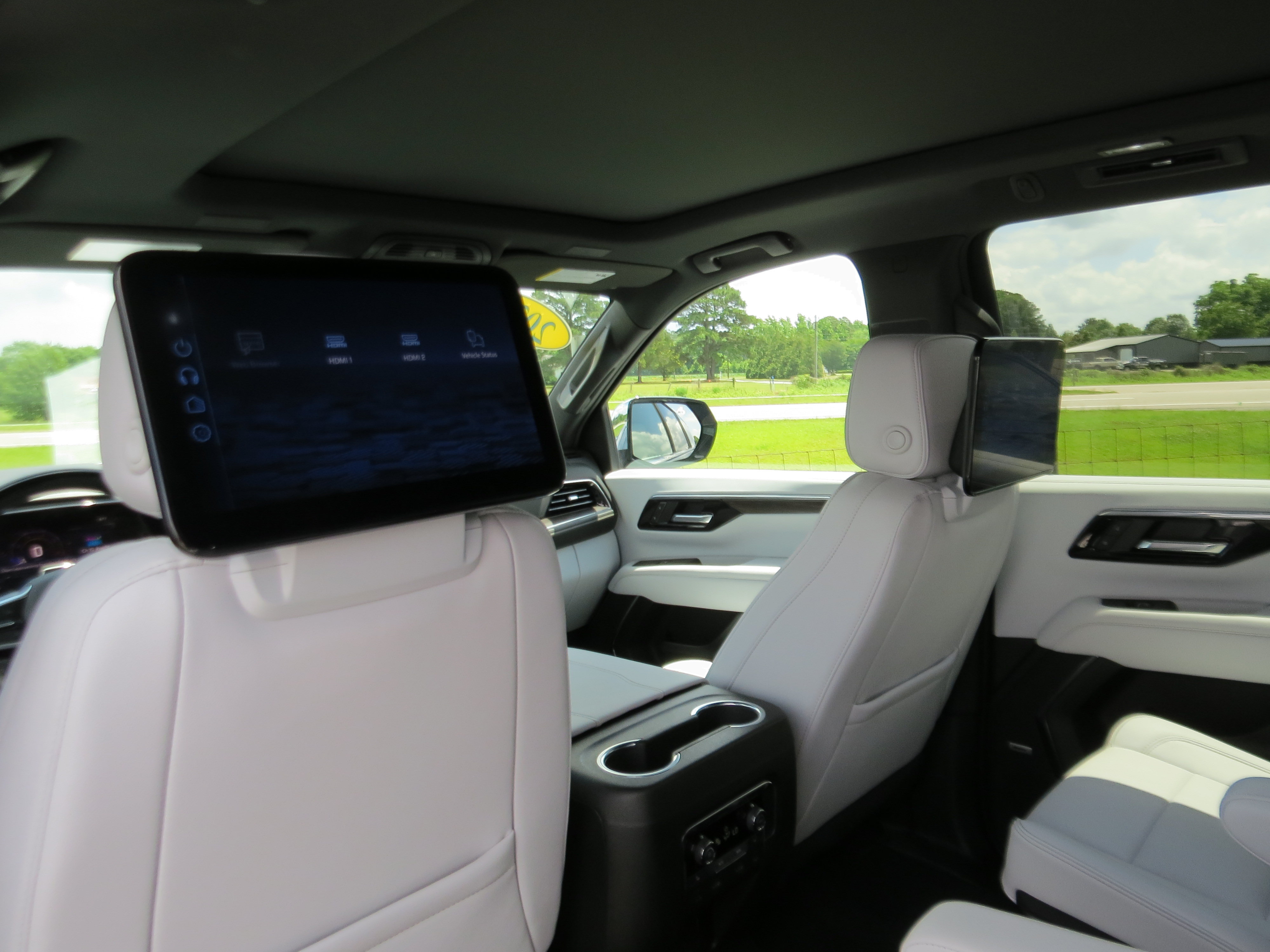 Used 2025 Chevrolet Suburban Premier AWD/4WD image 17
