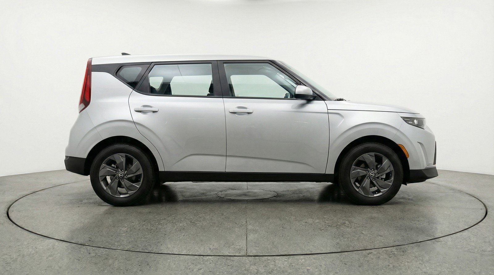 Used 2025 Kia Soul LX w/ LX Technology Package FWD image 11