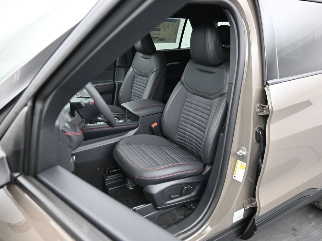 New 2026 Ford Explorer ST-Line w/ ST-Line Street Pack RWD image 4