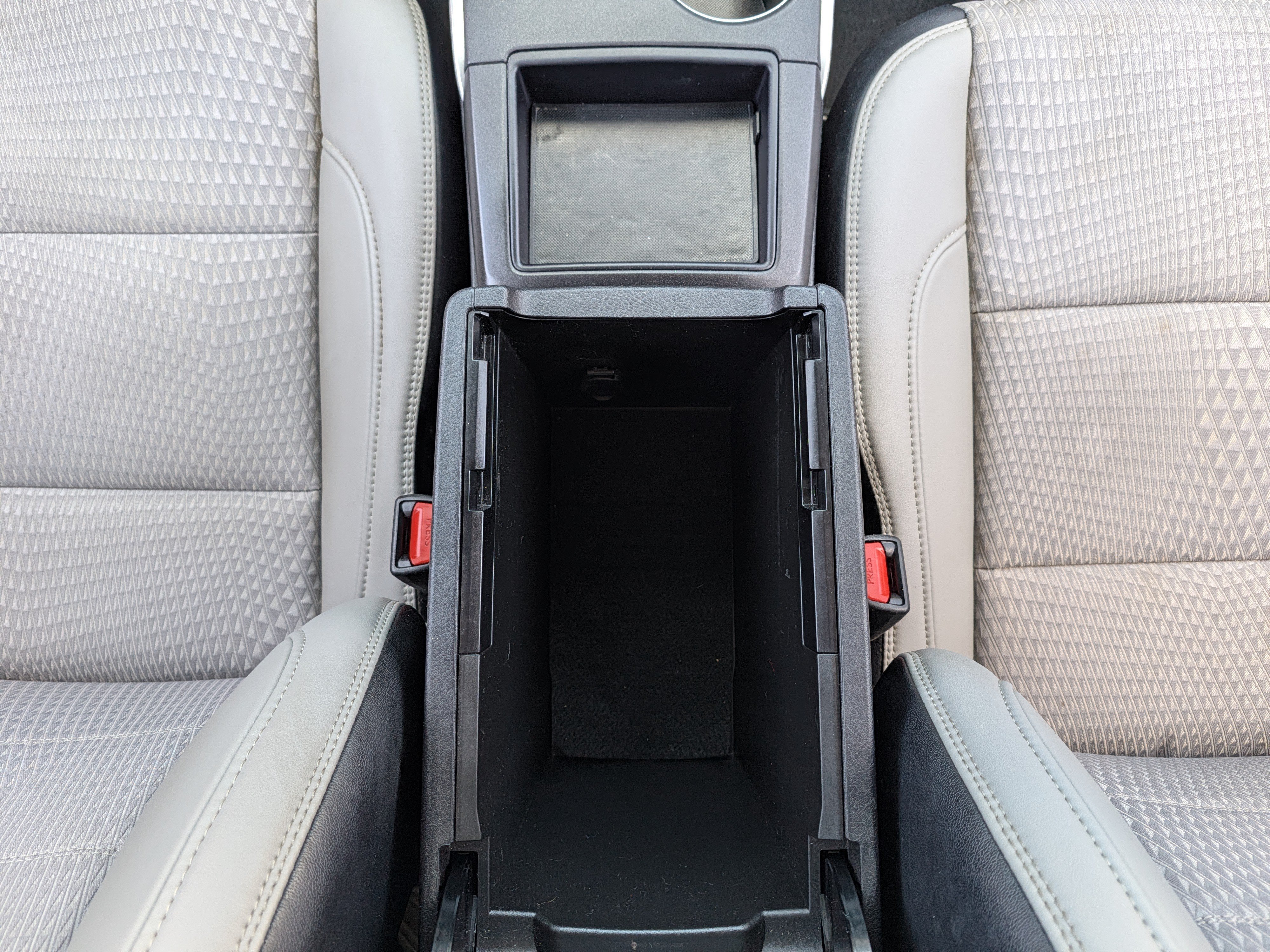 Used 2015 Toyota Camry SE w/ Moonroof Package FWD image 31