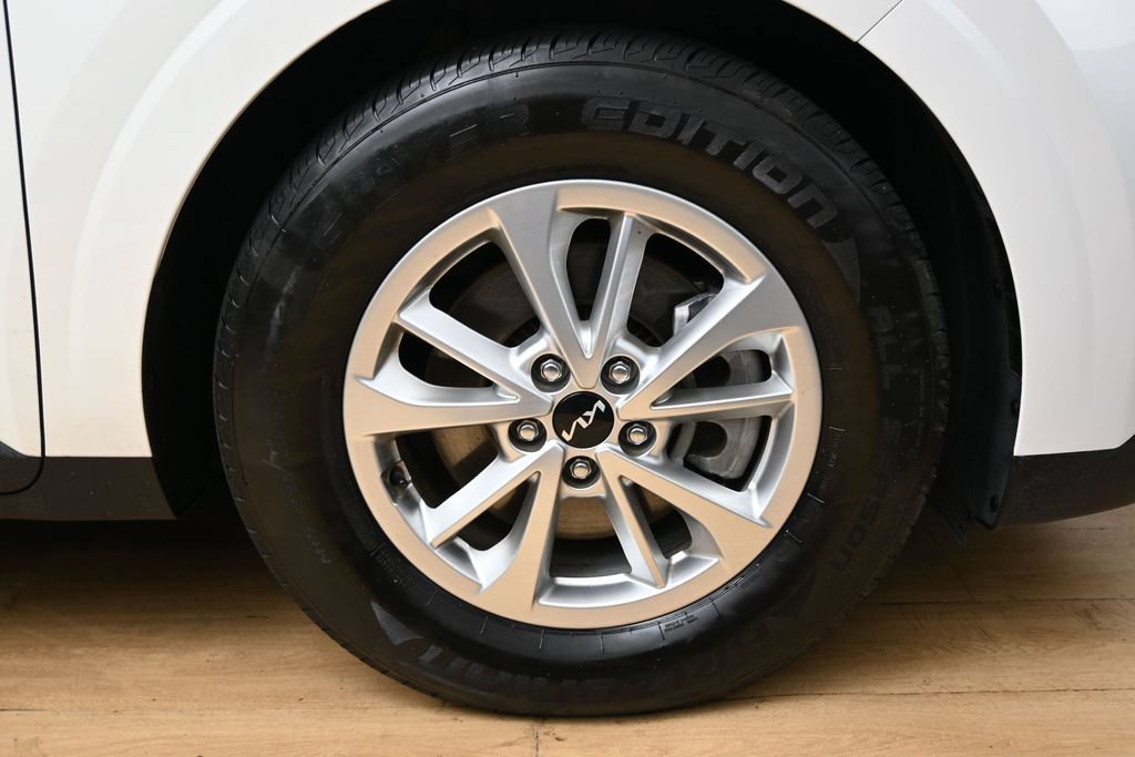 Used 2022 Kia Carnival LX FWD image 14