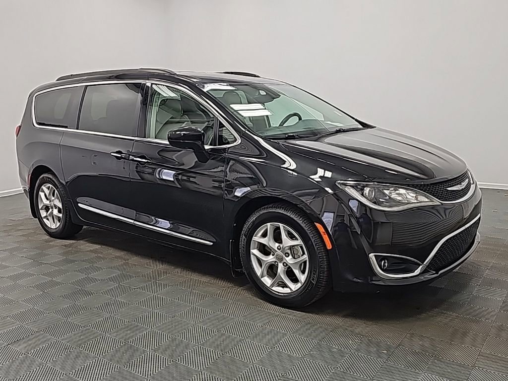 Used 2017 Chrysler Pacifica Touring-L w/ Tire & Wheel Group