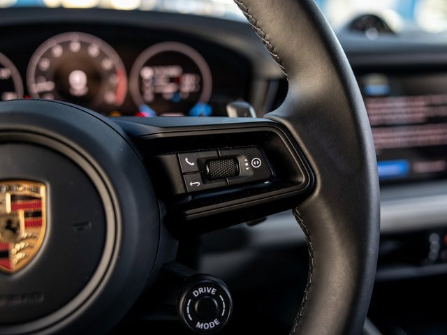 Certified 2025 Porsche Cayenne Coupe image 27