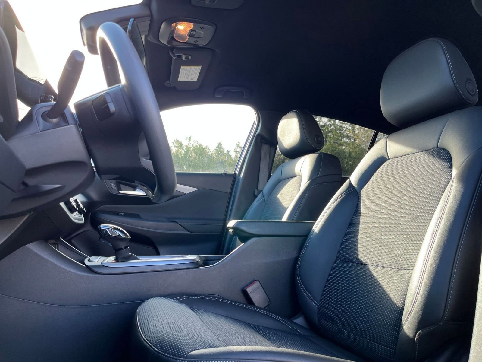 Used 2025 Buick Envista Preferred image 25