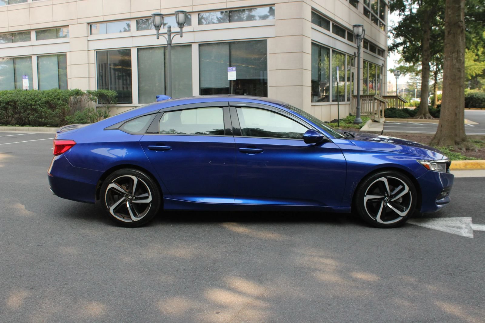 Used 2020 Honda Accord Sport image 6