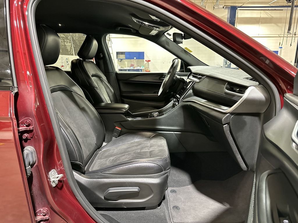 Used 2023 Jeep Grand Cherokee L Laredo image 25