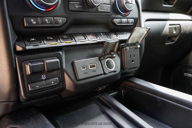 Used 2019 Chevrolet Silverado 1500 High Country w/ Technology Package AWD/4WD image 27