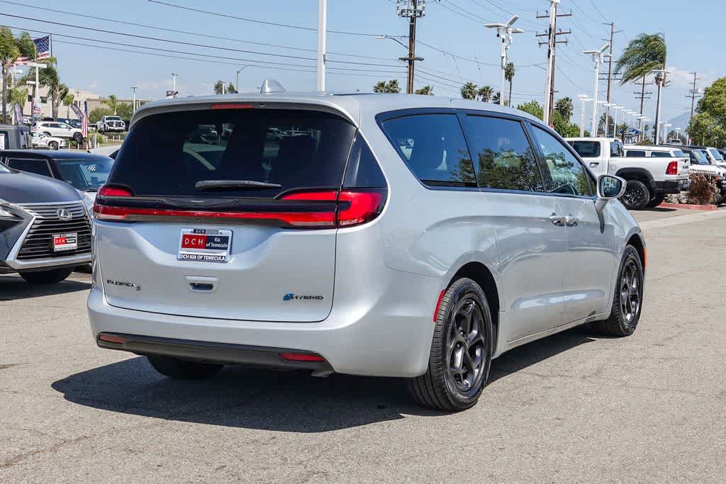 Used 2022 Chrysler Pacifica Touring-L w/ S Appearance Package FWD image 4