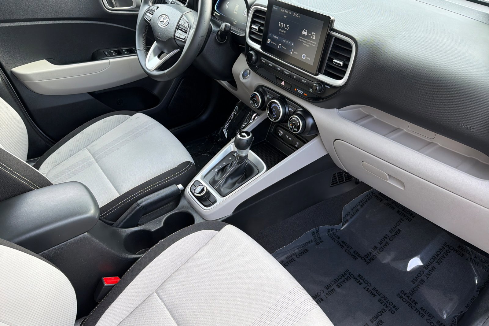 Used 2025 Hyundai Venue SEL image 15