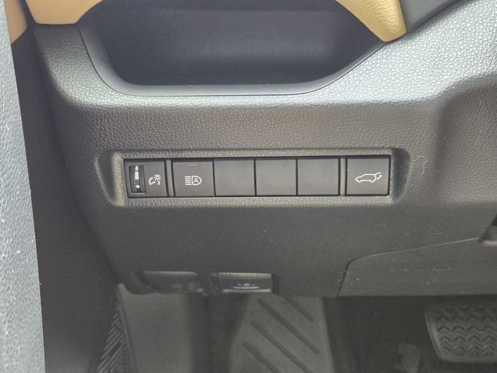 Used 2019 Toyota RAV4 XLE w/ Convenience Package FWD image 23