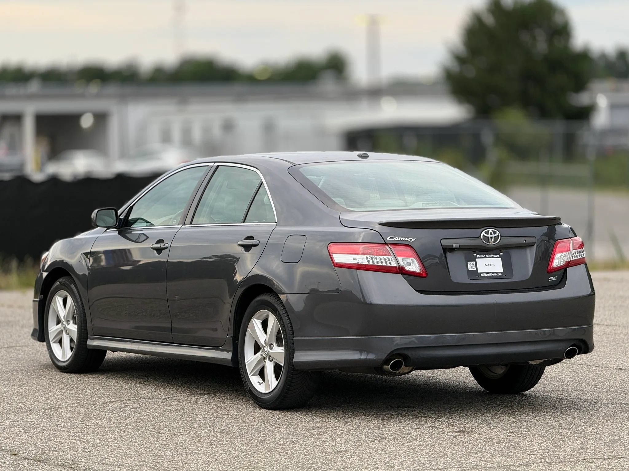 Used 2010 Toyota Camry SE FWD image 10