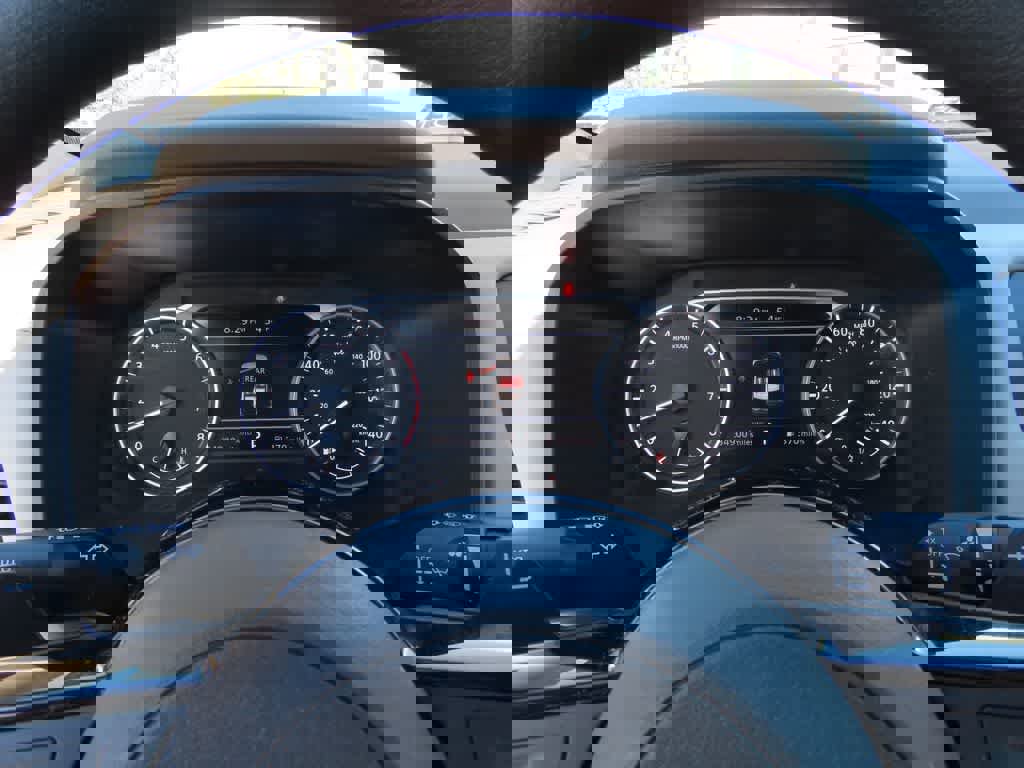 Used 2023 Nissan Rogue SV image 24