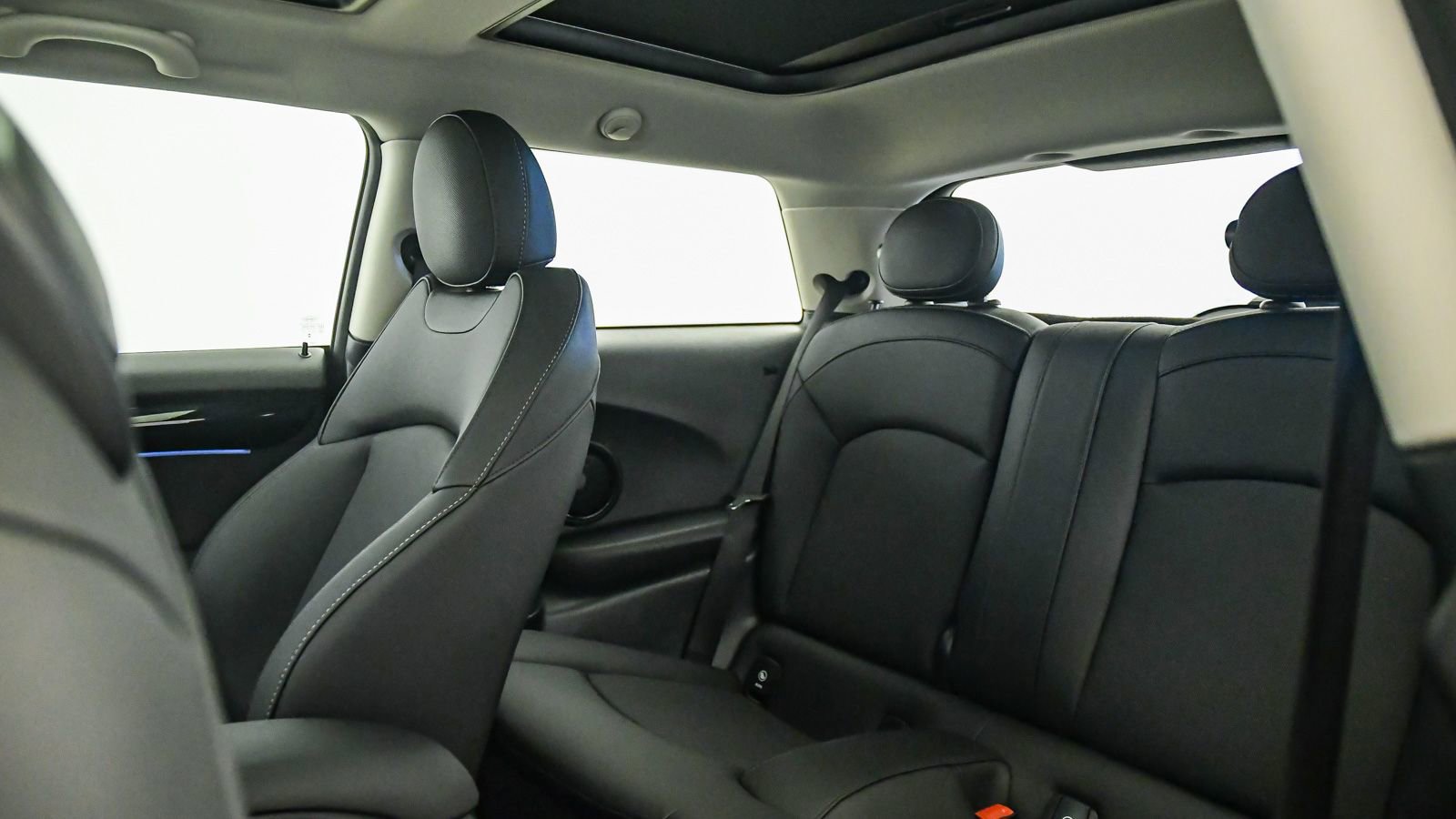 Certified 2024 MINI Cooper SE FWD image 19